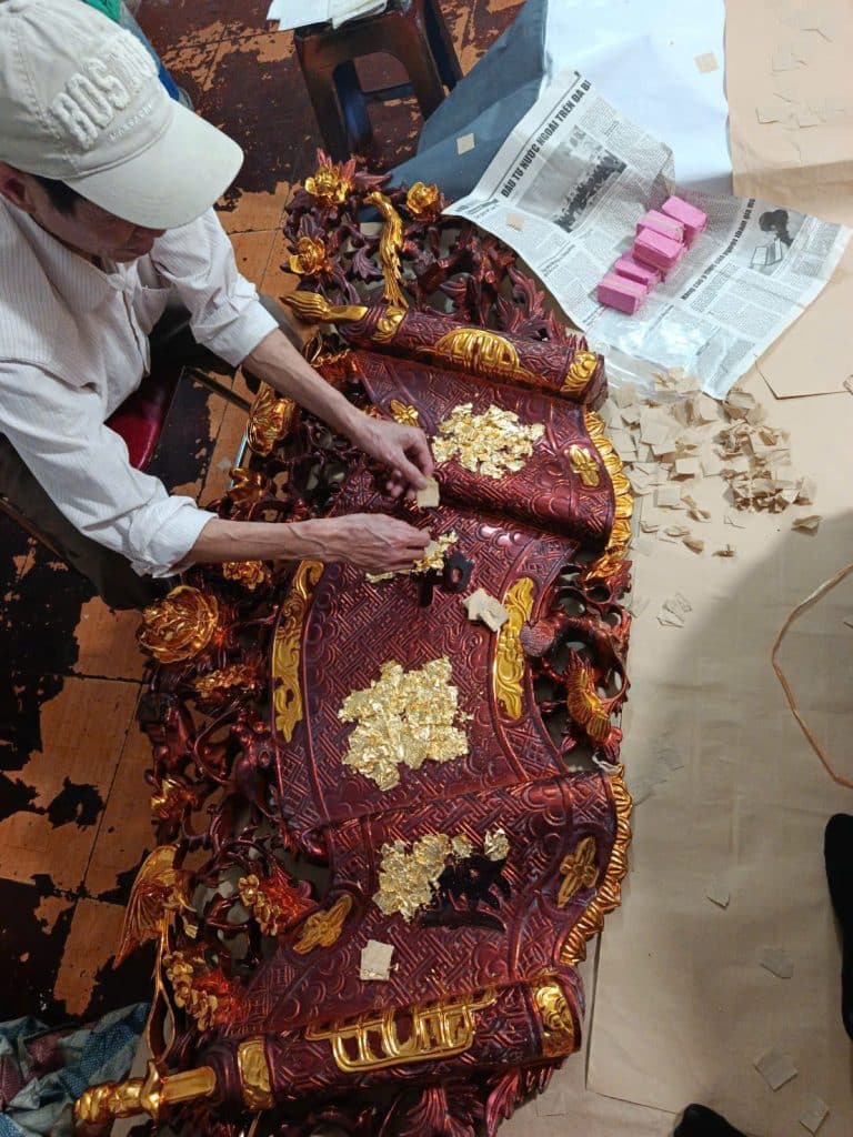 Cuốn Thư Thếp Vàng